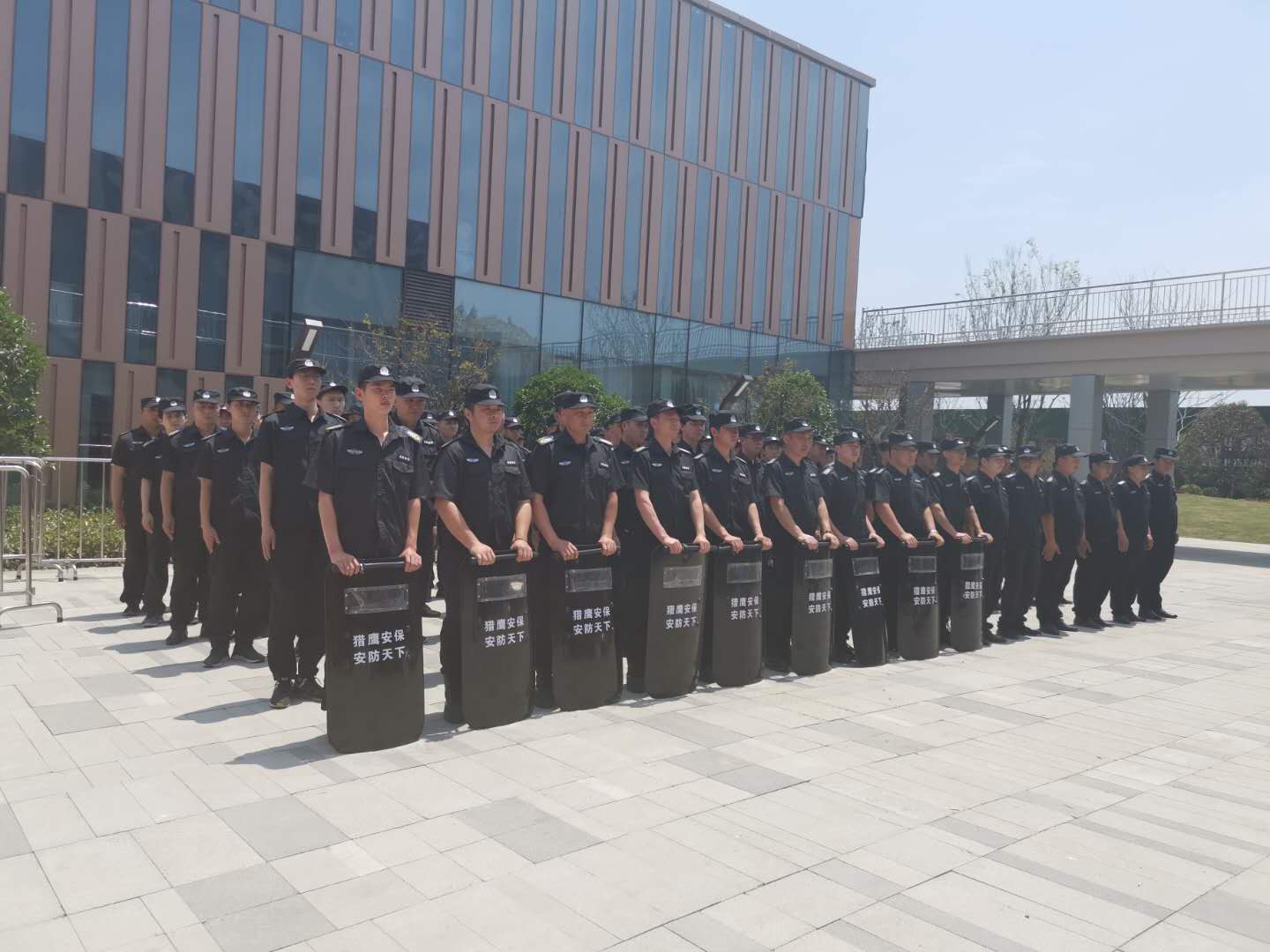 獵鷹保安祝隨州城市空間開盤大吉！