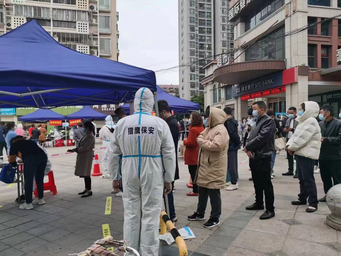獵鷹保安勇于擔當，積極投入鼎府社區(qū)防疫志愿者工作！