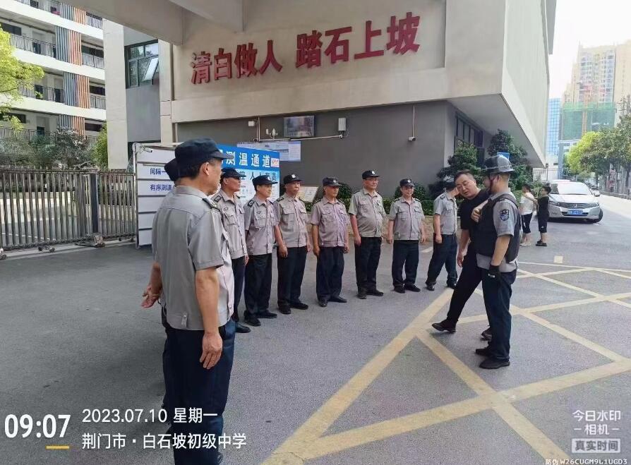 獵鷹防暴演練進校園，筑起安全線